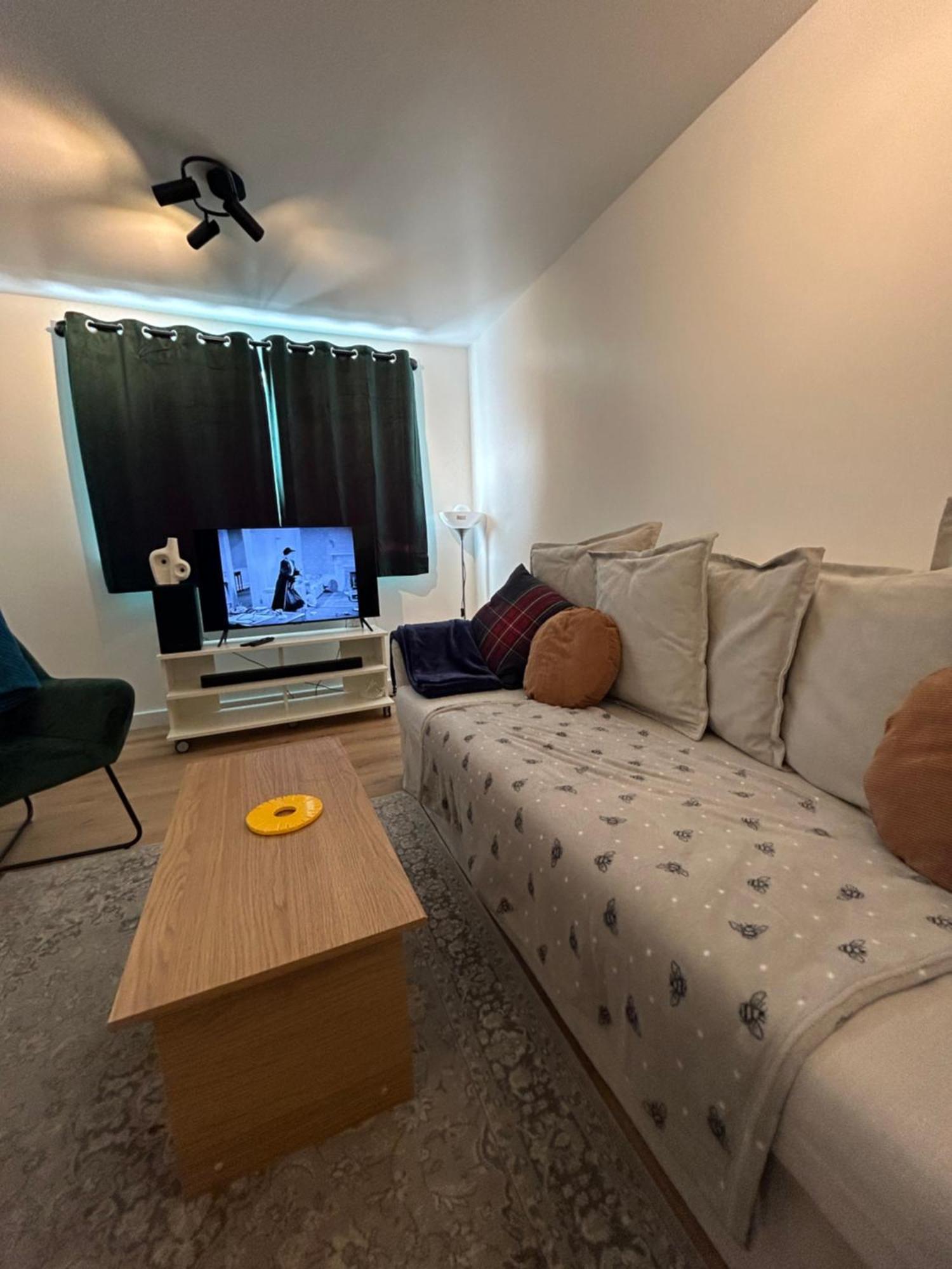 Woodhouse Apartment Лийдс Екстериор снимка